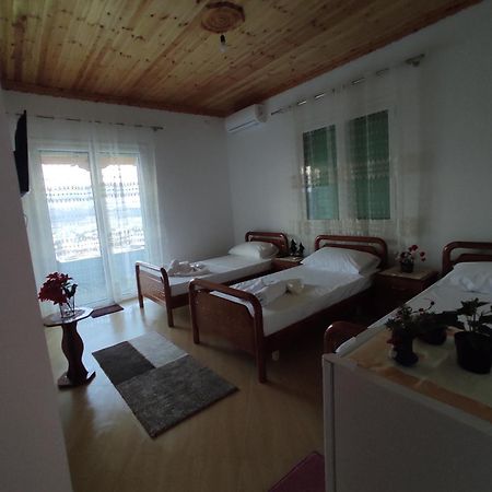 Dino Guest House Gjirokastër Exteriér fotografie
